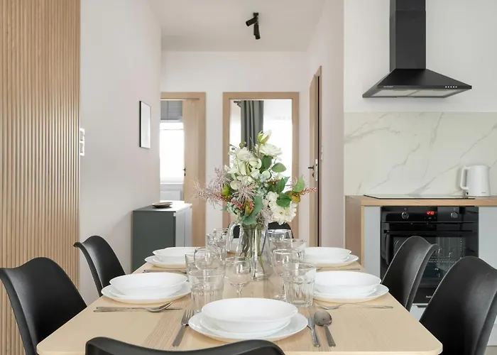 Tasteful Beige With Parking By Renters * Poznań