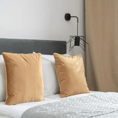 Tasteful Beige With Parking By Renters 아파트 *