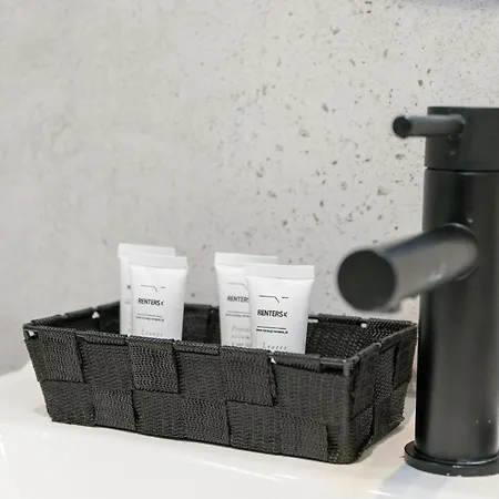 Tasteful Beige With Parking By Renters Apartamento