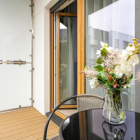 Tasteful Beige With Parking By Renters * 포즈난