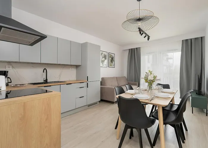 Apartment Tasteful Beige With Parking By Renters *