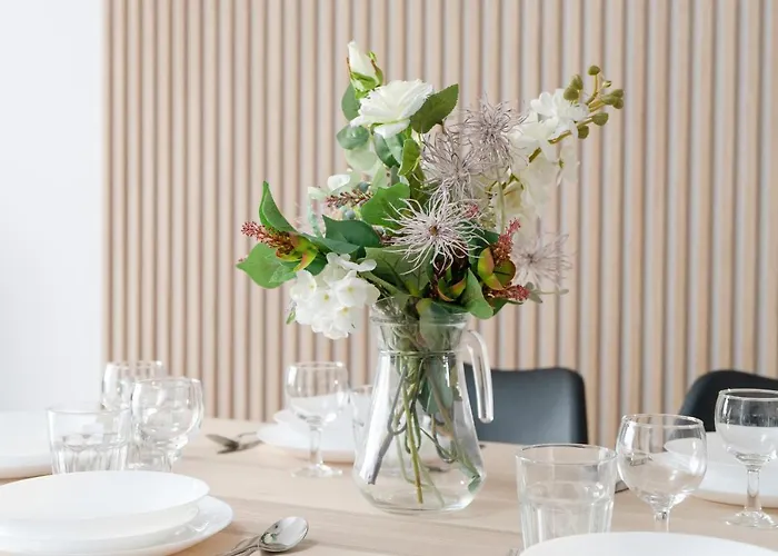 Apartment Tasteful Beige With Parking By Renters